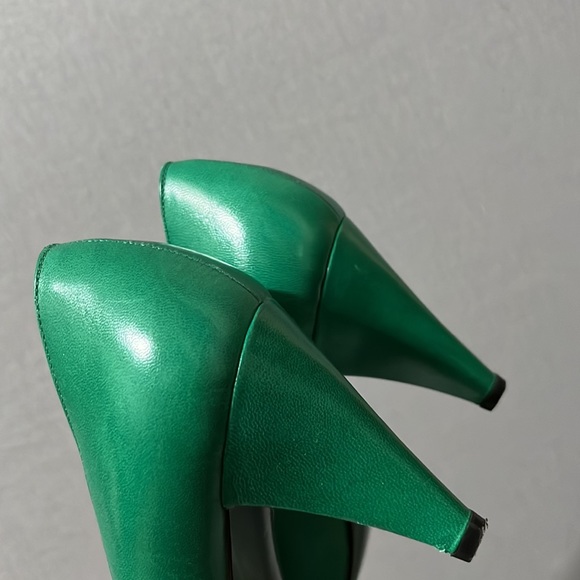 ⭐️Bruno Magli Green Leather With Gold Accent Heels Sz-6 B - Picture 8 of 10